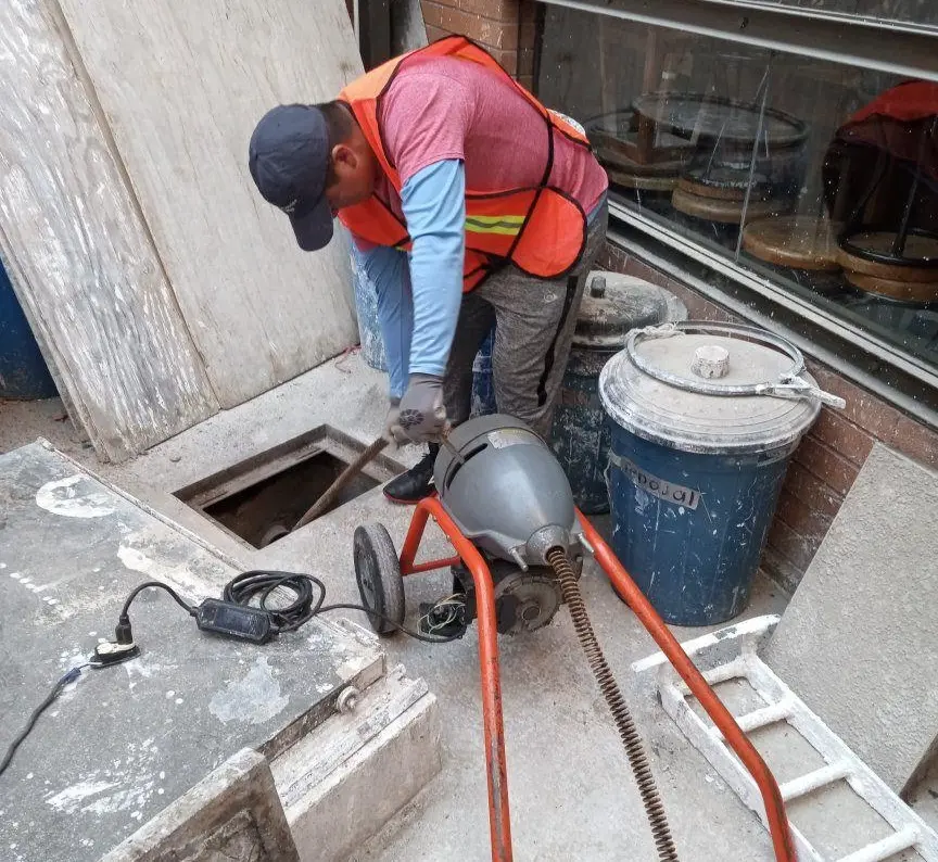 Desazolve de drenajes y destape de tuberías
