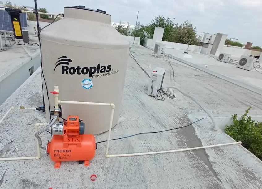 Instalación hidráulica residencial con sistema presurizado en Torreón